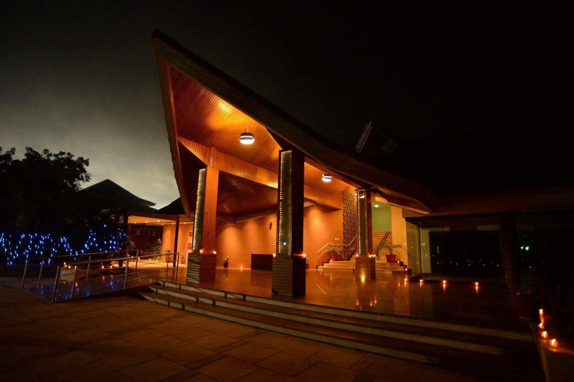 Palm Green Club Resort Jetalpur Ngoại thất bức ảnh
