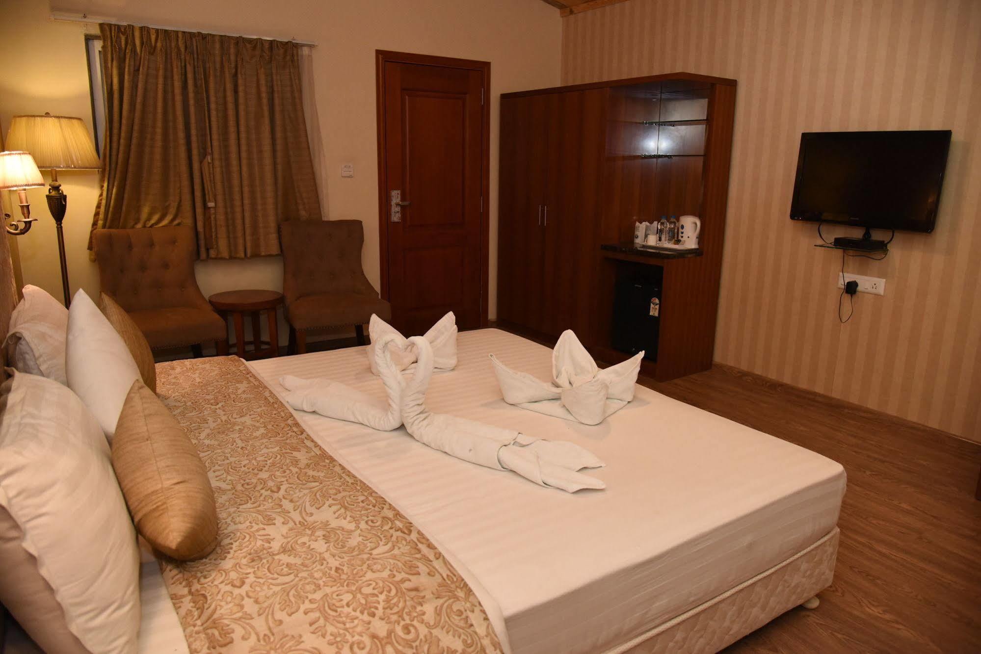 Palm Green Club Resort Jetalpur Ngoại thất bức ảnh