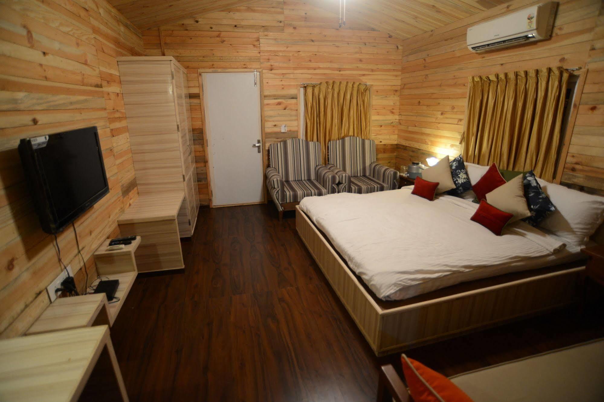 Palm Green Club Resort Jetalpur Ngoại thất bức ảnh